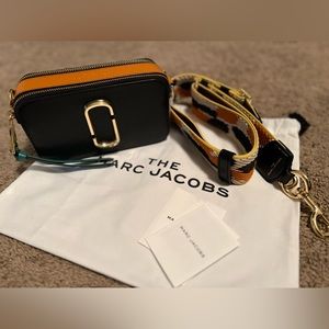 Marc Jacobs Snapshot Shoulder bag 
color: Black Honey Ginger Multi